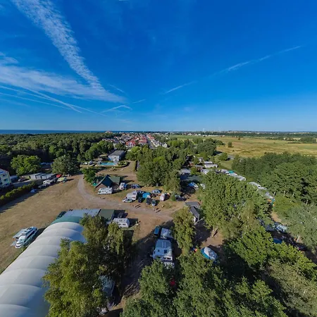 Kompleks Wypoczynkowy, Glamping Roza Wiatrow ホリデーパーク