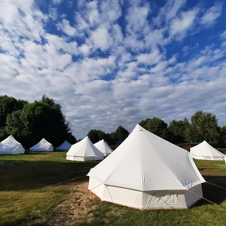 ホリデーパーク Kompleks Wypoczynkowy, Glamping Roza Wiatrow *