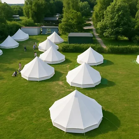 ホリデーパーク Kompleks Wypoczynkowy, Glamping Roza Wiatrow ダルウフコ