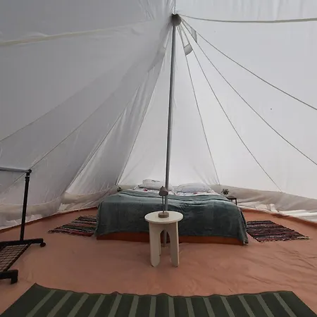 ホリデーパーク Kompleks Wypoczynkowy, Glamping Roza Wiatrow ダルウフコ