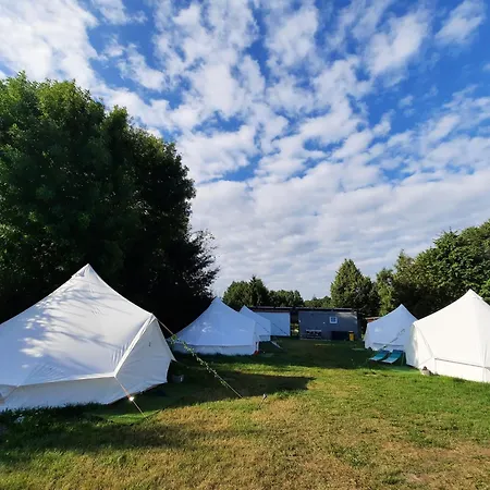 Kompleks Wypoczynkowy, Glamping Roza Wiatrow ダルウフコ