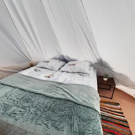 Kompleks Wypoczynkowy, Glamping Roza Wiatrow ダルウフコ