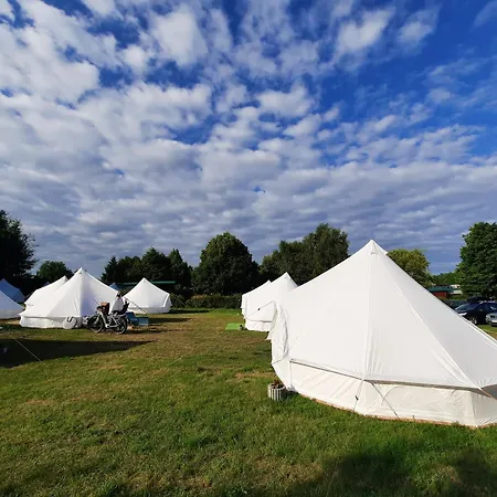 Kompleks Wypoczynkowy, Glamping Roza Wiatrow ホリデーパーク